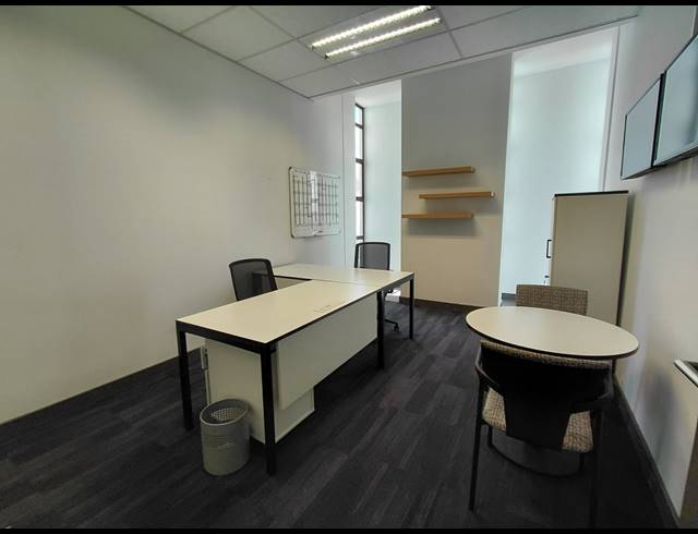 2,905M² OFFICE TO LET IN BRYANSTON